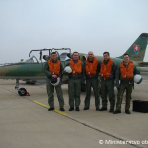 Na Korzike cvičia naši piloti aj leteckí navádzači