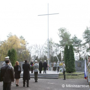 Pamätník popravených a umučených politických väzňov komunizmu na cintoríne v bratislavskom Ružinove