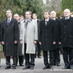 Pocta pri štátnej hymne Slovenskej republiky, ktorú zahrala hudba  Ozbrojených síl SR