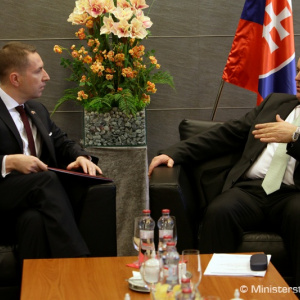 Minister Gajdoš sa stretol s britským veľvyslancom Garthom