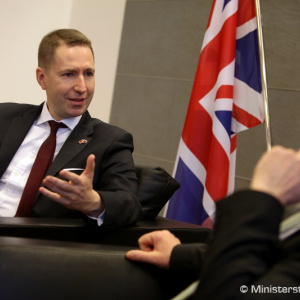 Minister Gajdoš sa stretol s britským veľvyslancom Garthom