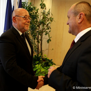 Minister Gajdoš poďakoval za dlhoročnú prácu šéfovi odborov M. Lackovi