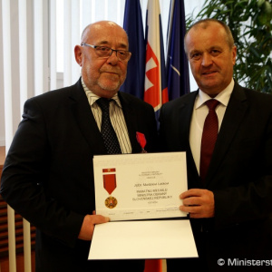 Minister Gajdoš poďakoval za dlhoročnú prácu šéfovi odborov M. Lackovi