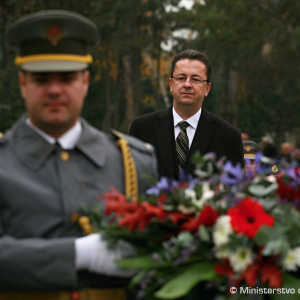 Minister Glváč si pripomenul Deň boja za slobodu a demokraciu
