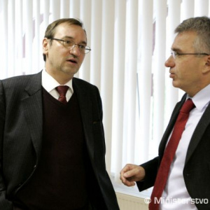 Účastníci pracovného stretnutia počas neformálnej diskusie