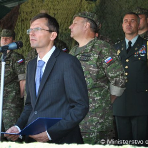 ...s vojakmi sa do Martina prišiel rozlúčiť minister obrany SR Ľubomír Galko