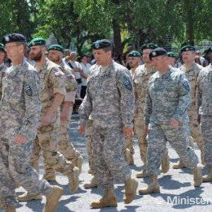 ...so slovenskými vojakmi odchádzajú do Afganistanu aj piati Američania
