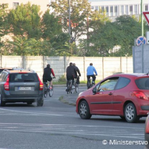 Bratislavské ulice sú k cyklistom oproti iným európskym mestám stále dosť macošské. Všetci, ktorí sa zapojili do podujatí Dňa bez áut, na to upozornili... 