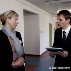 Ľubomíra Galka privítala zástupkyňa riaditeľa Detskej fakultnej nemocnice MUDr. Zuzana Laluhová – Striežencová