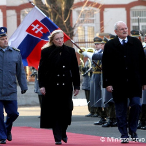 Vyhodnotenie roka 2011 sa zúčastnil aj prezident Ivan Gašparovič, predsedníčka vlády Iveta Radičová a hostiteľom bol náčelník GŠ OS SR genmjr. Peter Vojtek (vľavo)