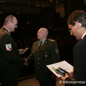 Vyznamenanie od riaditeľa vojenskej polície pre náčelníka generálneho štábu