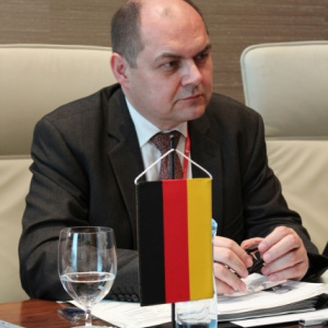 Nemecký parlamentný štátny tajomník Schmidt