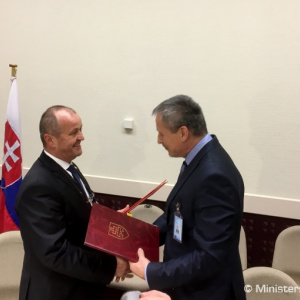 Ministri obrany SR a ČR podpísali zmluvu o spolupráci pri ochrane vzdušného priestoru
