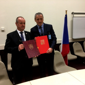Ministri obrany SR a ČR podpísali zmluvu o spolupráci pri ochrane vzdušného priestoru