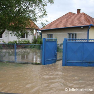 Vojaci pri povodniach