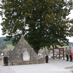 Nastúpená Čestná stráž ozbojených síl slovenskej republiky