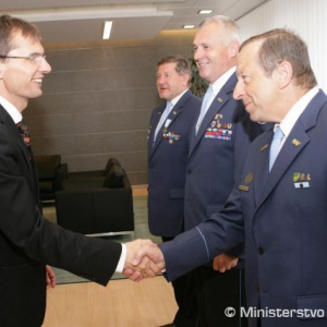 Minister obrany víta predstaviteľov Únie vojnových veteránom Slovenskej republiky