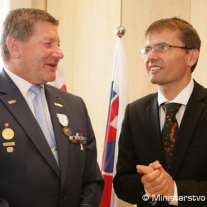 Minister obrany Ľubomír Galko a prezident Únie vojnových veteránov SR plukovník  v.v. Ľubomír Kolenčík