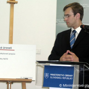 Minister Fedor na tlačovom brífingu v Kuchyni