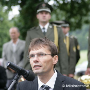 Spomienka na M. R. Štefánika v jeho rodných Košariskách