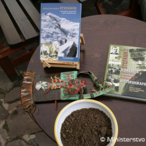 Spomienka na M. R. Štefánika v jeho rodných Košariskách