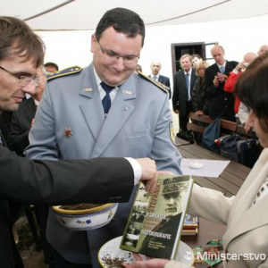 Spomienka na M. R. Štefánika v jeho rodných Košariskách