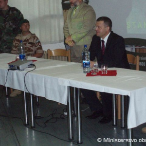 Stretnutie ministra obrany so študentmi v Brezovej pod Bradlom