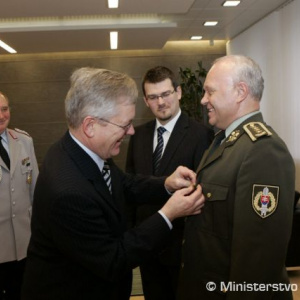 Zlatý záslužný kríž Bundeswehru pre generála Bulíka
