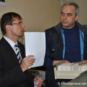 minister obrany Ľubomír Galko pri prehliadke Vojenského archívu - CR v Trnave