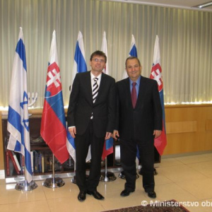 Minister obrany SR Ľ. Galko a minister obrany Izraela E. Barak