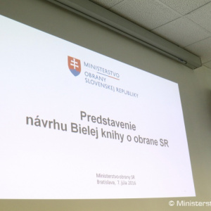 Rezort obrany otvoril verejnú diskusiu k návrhu aktualizovanej Bielej knihy o obrane SR