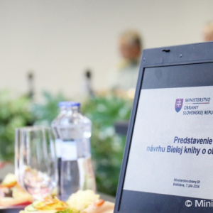 Rezort obrany otvoril verejnú diskusiu k návrhu aktualizovanej Bielej knihy o obrane SR