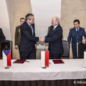 Ministri obrany Vyšehradskej štvorky rokovali o spoločných projektoch