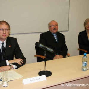 účastníci medzinárodného sympózia