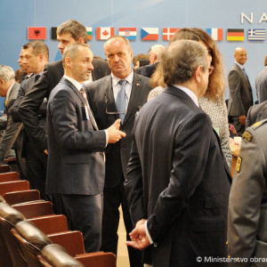 Generálny tajomník NATO J. Stoltenberg ocenil doterajšiu pomoc OS SR Ukrajine