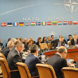 Generálny tajomník NATO J. Stoltenberg ocenil doterajšiu pomoc OS SR Ukrajine