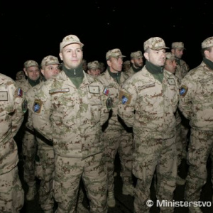 Nástup vojakov pred odletom do Afganistanu na bratislavskom letisku M. R. Štefánika