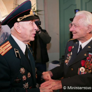 Prezidenti Slovenskej republiky a Ruskej federácie Ivan Gašparovič a Alexander Medvedev vyznamenali slovenských a ruských účastníkov boja proti fašizmu v 2. svetovej vojne