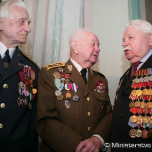 Prezidenti Slovenskej republiky a Ruskej federácie Ivan Gašparovič a Alexander Medvedev vyznamenali slovenských a ruských účastníkov boja proti fašizmu v 2. svetovej vojne