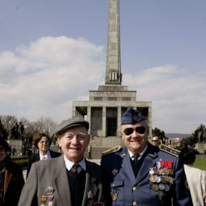 Spomienkové podujatie pri príležitosti 65. výročia oslobodenia Bratislavy na Slavíne