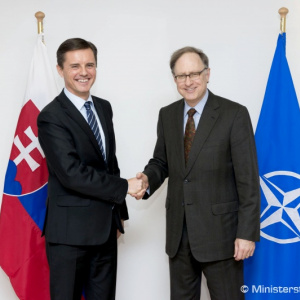 Štátny tajomník Miloš Koterec na rokovaniach v centrále NATO