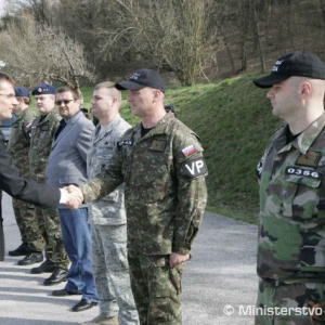 príprava psovodov vojenskej polície v rámci kurzu DOG – 4 v priestoroch  výcvikového centra v Hronseku