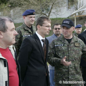 príprava psovodov vojenskej polície v rámci kurzu DOG – 4 v priestoroch  výcvikového centra v Hronseku