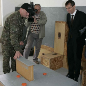 príprava psovodov vojenskej polície v rámci kurzu DOG – 4 v priestoroch  výcvikového centra v Hronseku