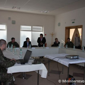 Stretnutie ministra obrany s obecným zastupiteľstvom obce Hraň