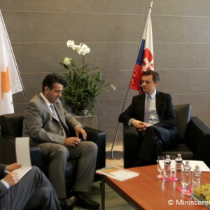 Prijatie veľvyslanca Cypru na Slovensku Mariosa Kountouridesa štátnym tajomníkom MO SR Milošom Kotercom