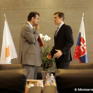 Prijatie veľvyslanca Cypru na Slovensku Mariosa Kountouridesa štátnym tajomníkom MO SR Milošom Kotercom