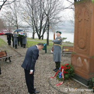 Arménsky minister obrany Seyran Ohanyan položil na nábreží Dunaja veniec k pamätníku Arménov, ktorí zahynuli počas  prenasledovania a vyvražďovania po roku 1915