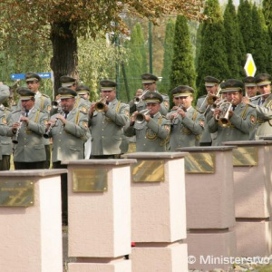 Pilóny s prsťami zeme z bojísk, kde padli slovenskí vojaci