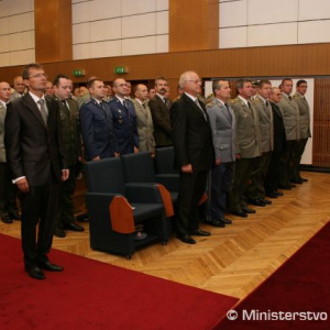 Hlásenie ministrovi obrany